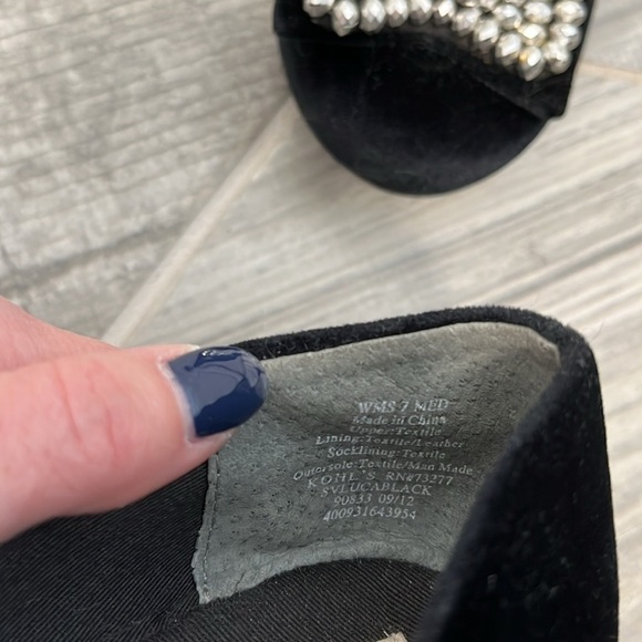 Simply Vera Black Velvet Flats with Embellished Bow - Picture 5 of 7